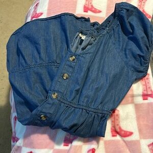 Small denim dress with button